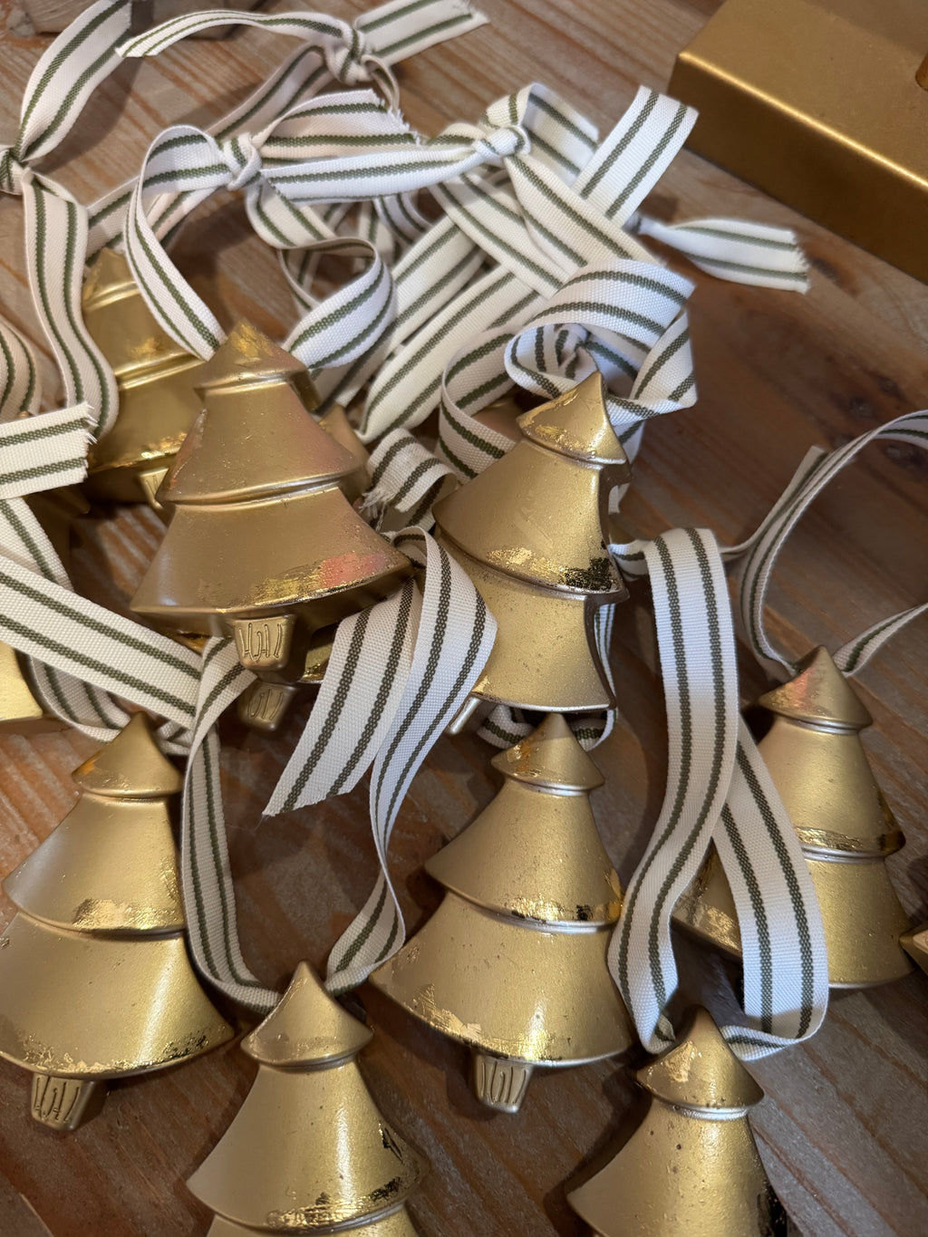 gold christmas wreath ornament